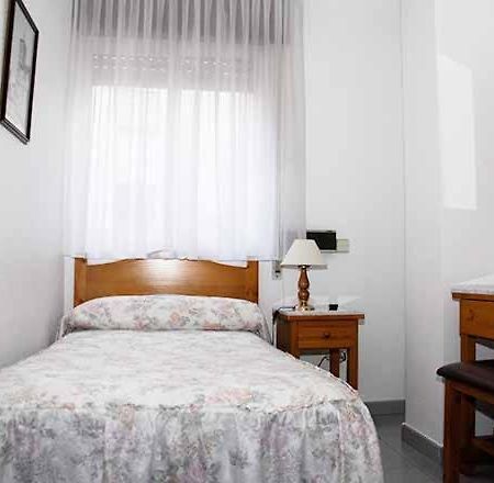 帕伦西亚 Hostal 3 De Noviembre酒店 外观 照片